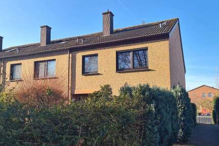 Ahlener Innenstadt, ein Reihenendhaus mit kleinem Garten, Vollkeller und Garage.