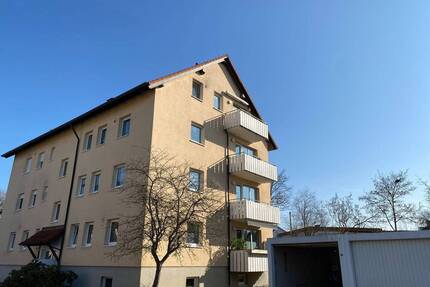 Sehr schöne 3-Zimmer Dachgeschoss-Wohnung in Dörfles-Esbach - Toscana-Viertel