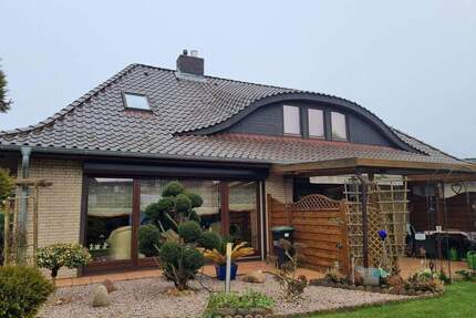 Walmdachbungalow mit Einliegerwohnung - Embsen