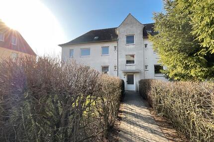 Helle 2 Zimmer-Wohnung mit Tageslichtbad und Dusche - Lübeck Kücknitz