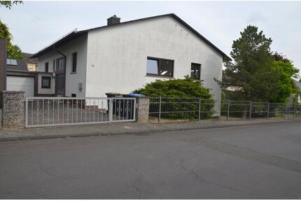 Großes, helles Ein-Zweifamilienhaus mit wunderschönem Garten - Lahnau