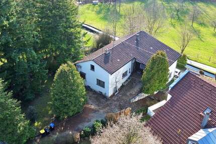 Haus zum Kaufen in Reutlingen 319.000,00 € 203.54 m²