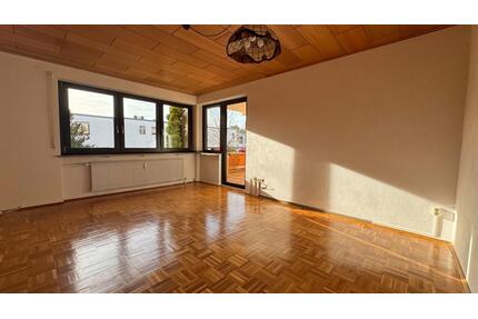 Helle 3-Zimmer-ETW mit Loggia, Eichenparkett & gepflegter WEG - Amberg