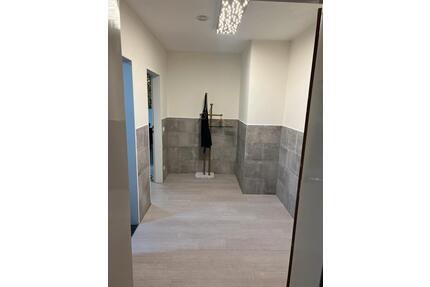 Neu Sanierte 1,5 Zimmer Wohnung + Tiefgaragenstellplatz - Hamburg Altona