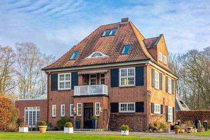 Haus zum Kaufen in Hamburg Wohldorf-Ohlstedt 2.350.000,00 € 335 m² - Hamburg / Wohldorf-Ohlstedt