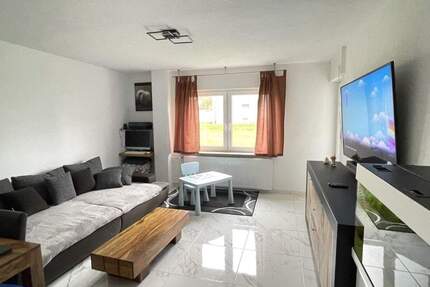 Kernsanierte 3-Zimmer-Wohnung im Erdgeschoss mit EBK + Garage - Stetten