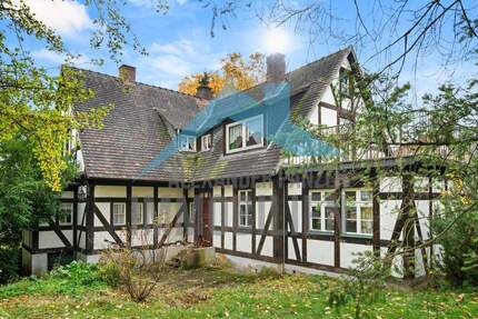 Freistehendes Fachwerkhaus mit Baugrundstück in zentraler Lage von Kassel-Wehlheiden!