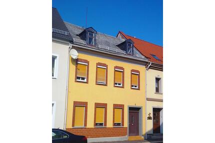 Stadthaus - teilrenoviert - 58.000,00&nbsp;EUR Kaufpreis, ca.&nbsp; 140,00&nbsp;m&sup2; in Crimmitschau (PLZ: 08451)