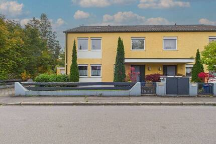 Attraktive Doppelhaushälfte mit großem Balkon, Garten und Terrasse in ruhiger Lage von Germering