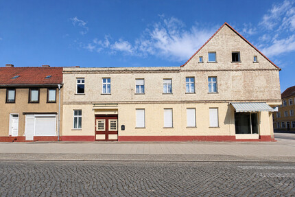 Zentral in Kyritz: Wohn- und Geschäftshaus mit 2 Wohneinheiten und Gewerbe - 400 m zum Bahnhof!