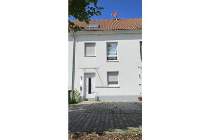 Reihenhaus direkt am Feld im verkehrsberuhigten Neubaugebiet - Riedstadt