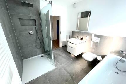 Schöne 4-Zimmer-Wohnung mit großem Bad, Einbauküche, Balkon und G - Frechen