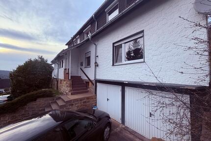 Schöne Doppelhaushälfte in bester Lage von Helsa