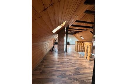 Ab sofort bezugsfrei! Helle Dachgeschoss Wohnung zu vermieten. - Mülheim an der Ruhr Menden-Holthausen