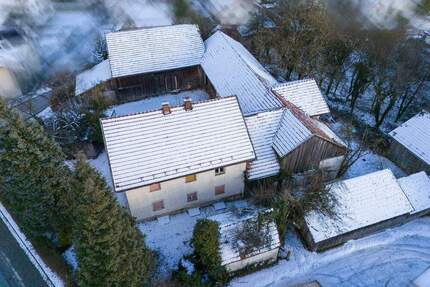 Bayerischer Wald, Eging am See: Ehemalige Hofstelle und Nebengebäude (Abrissgebäude) mit 5.620 m² Gesamtfläche in zentraler Marktlage - Eging a.See