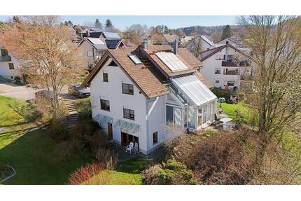 Gepflegtes Einfamilienhaus mit Einliegerwohnung und Doppelgarage in Stockach-Hoppetenzell