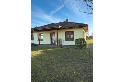 Haushälfte zur Miete - 1.200,00&nbsp;EUR Kaltmiete, ca.&nbsp; 85,00&nbsp;m&sup2; in Gingst (PLZ: 18569)