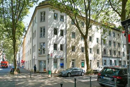Stadtmitte: Großzügige 3-Zimmer-Wohnung mit Einbauküche - Düsseldorf