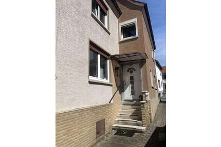 Haus zum Kaufen in Buseck 320.000,00 € 280 m²