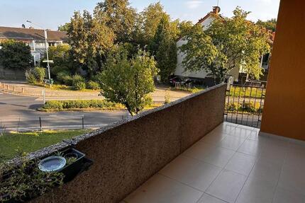 Charmante; voll möblierte 1-Zimmer-Etagenwohnung mit Balkon - Hainburg