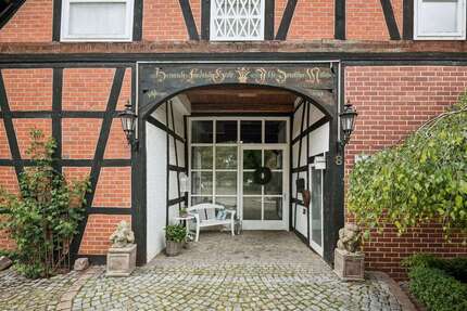 Haus zum Kaufen in Uetze 1.090.000,00 € 414 m²