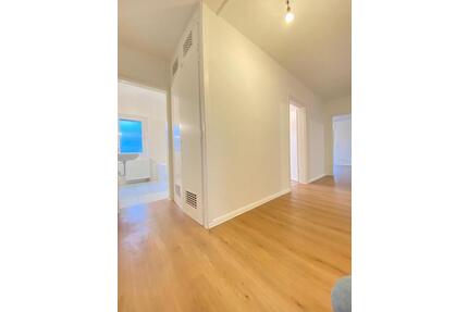 *** WOHNEN wo andere Urlaub machen *** TOP RENOVIERT *** Erdgeschoßwohnung mit Balkon *** - Bestwig