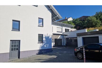 3 Zimmerwohnung Erdgeschoß - 975,00&nbsp;EUR Kaltmiete, ca.&nbsp; 88,00&nbsp;m&sup2; in Taunusstein (PLZ: 65232)