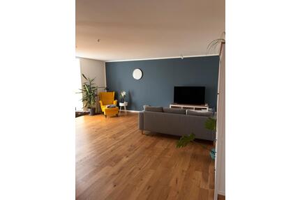 Moderne hochwertige 3 Zimmer-Wohnung mit Balkon und Parkplatz - Schenefeld