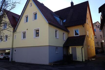 2,5 Zimmerwohnung kl. Haus - 750,00&nbsp;EUR Kaltmiete, ca.&nbsp; 85,00&nbsp;m&sup2; in Künzelsau (PLZ: 74653)