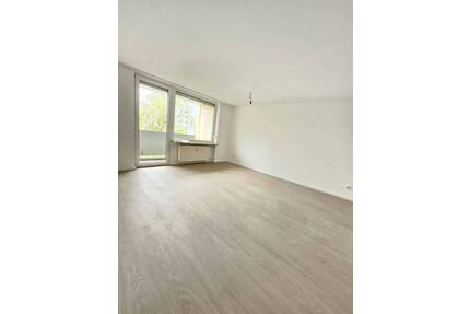 Provisionsfrei & Saniert - Lichtdurchflutete 3-Zimmer-Wohnung & Garage in Stein