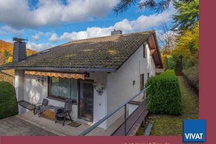 Haus zum Kaufen in Schmitten im Taunus 365.000,00 € 209 m²