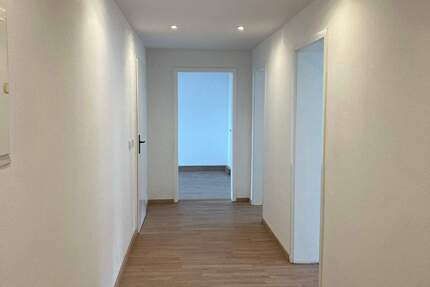 Schnell sein lohnt sich: Mit Stellplatz - Kernsanierte Wohnung auf dem Zeller Berg sucht neue Familie - Aue