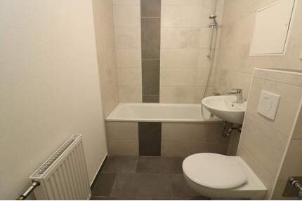 Schaumparty im modernen Wannenbad...helle 3-RW mit Wanne u. Balkon!!! - Freiberg