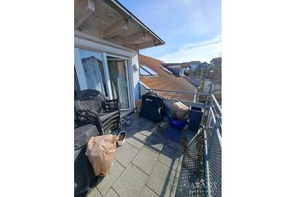 Moderne Dachgeschoss-Wohnung mit Balkon - Ortsrandlage - Winnenden Birkmannsweiler