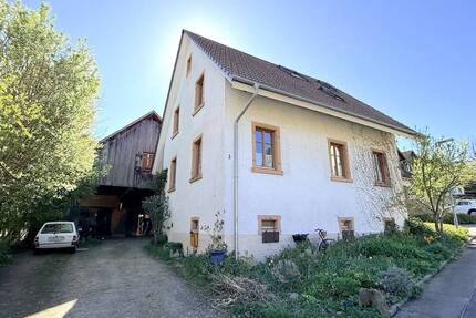 Gartenliebhaber aufgepasst! Modernisiertes Bauernhaus mit großer ausbaubarer Scheune in Mundingen - Emmendingen / Mundingen
