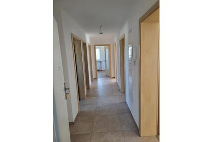 Neu renovierte 3-Zimmer-Erdgeschosswohnung im Zentrum von Petting