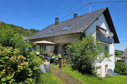 Mehrgenerationen Landhaus, Ortsrandlage (3 Wohneinheiten) mit Garten und altem Baumbestand - Farschweiler