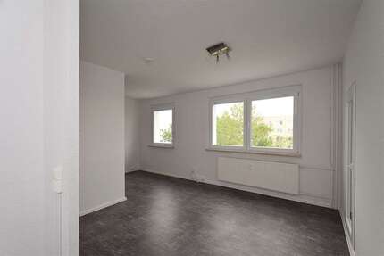 Wohnung zum Mieten in Halle (Saale) 290,85 € 32.68 m²