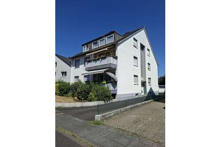 Haus zum Kaufen in Bergisch Gladbach-Refrath 1.180.000,00 € 381 m²