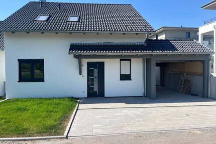 Neubau Doppelhaushälfte in Schwarzach – Erstbezug mit hochwertiger Ausstattung