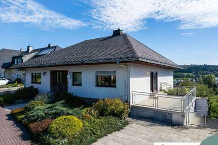 Haus zum Kaufen in Neunkirchen 389.000,00 € 240 m²