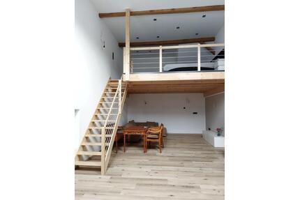 Großzügiges Wohnen mit Galerie und Terrasse - Fränkisch-Crumbach