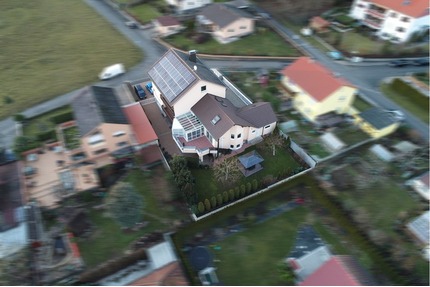 Sehr gepflegtes, freistehendes Mehrfamilien- Generationenhaus, zur Eigennutzung und Kapitalanlage - Poppenhausen