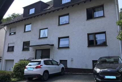 Schöne 3 Zimmer Wohnung im DG in ruhiger, schöner, grüner Lage mit Balkon und Sellplatz - Altena / Altroggenrahmede