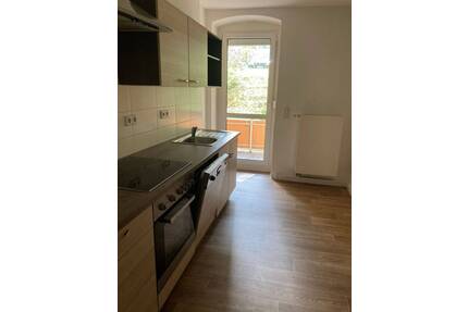 Charmante Altbauwohnung mit Einbauküche und Balkon - ideal für Singles & Paare. - Gera Innenstadt
