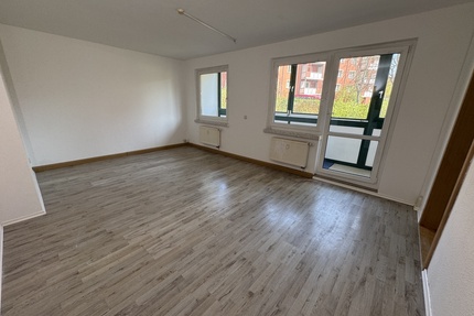 helle 2-Raum-Wohnung mit Wintergarten und Blick ins Grüne: in Gera-Bieblach!