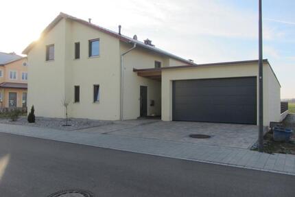 Freistehendes Einfamilienhaus in gehobener Ausstattung - Burgheim