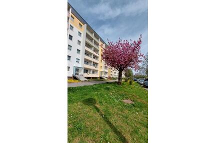 Kautionsfreie 3-Raum-Wohnung im 1. Obergeschoss! - Hohenstein-Ernstthal