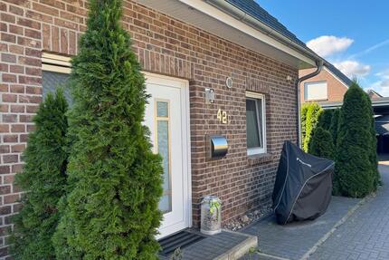 Provisionsfrei! Doppelhaus mit Keller in Reinbek