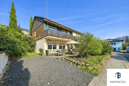 Gepflegtes Einfamilienhaus in Hanglage mit zwei Wohnebenen, Balkon, Terrasse und Garten in Norheim